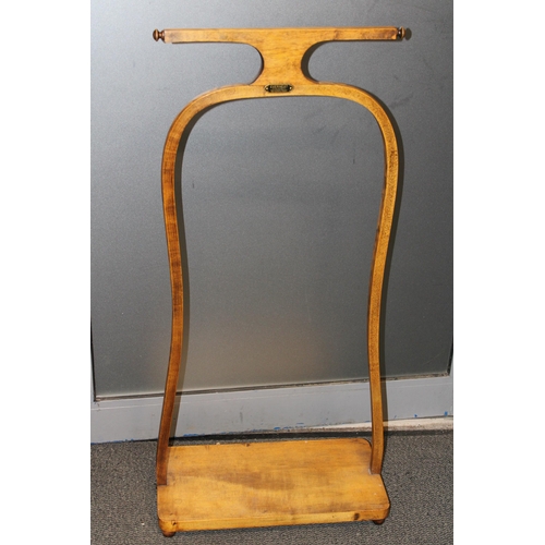 396 - An early 20th century 'Everneat' clothes horse / clothes rack in original finish raised on four ball... 