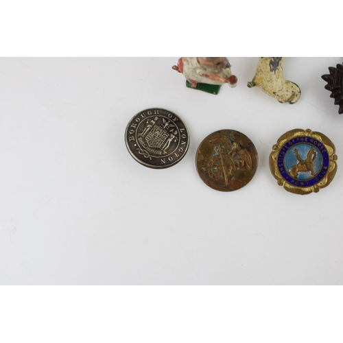 435 - A Souvenir of the great war one pound 1914 aid badge and Britains cocoa cubs figure longton button e... 