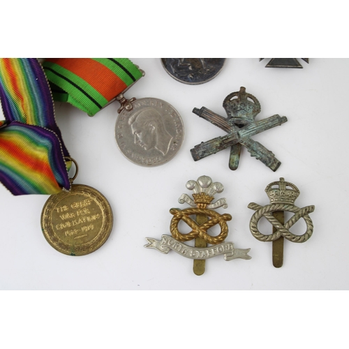 441 - A pair of WWI service medals to include 1914 - 1918  and Great War medal for 42370 PTE R.S TONKS S S... 