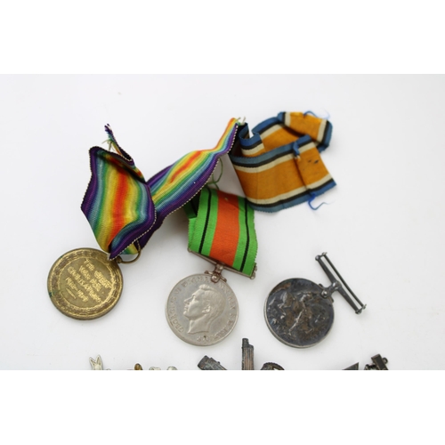 441 - A pair of WWI service medals to include 1914 - 1918  and Great War medal for 42370 PTE R.S TONKS S S... 