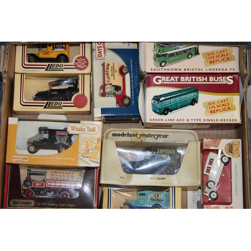 458 - A collection of boxed vintage die cast models to include Matchbox 'Models of Yesteryear', Lledo Days... 