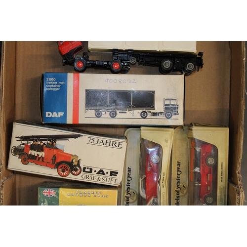 459 - A collection of boxed vintage die cast vehicles to include DAF trucks Lion Car Nr. 70, Lion Car Nr. ... 