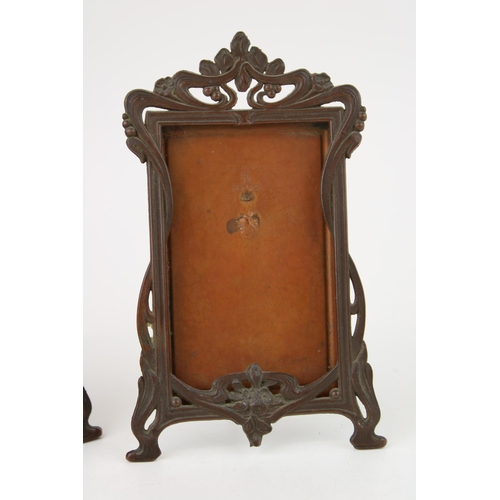 462 - A pair of French Art Nouveax picture frames in copper designed and made by Jaques Perille. Paris, si... 