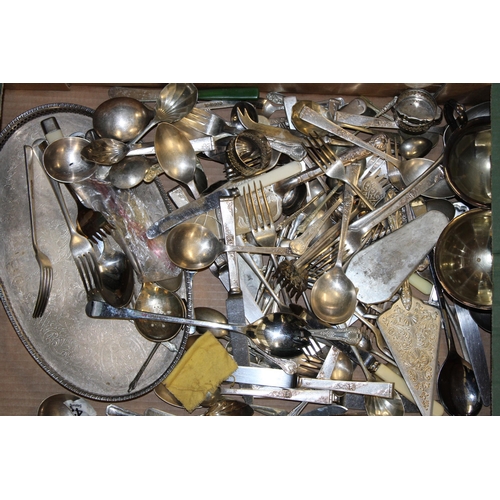 512 - A collection of silver-plated items to include tray, sugar bowl and cream and a quantity of flatware... 