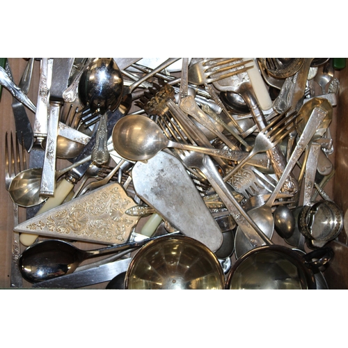 512 - A collection of silver-plated items to include tray, sugar bowl and cream and a quantity of flatware... 