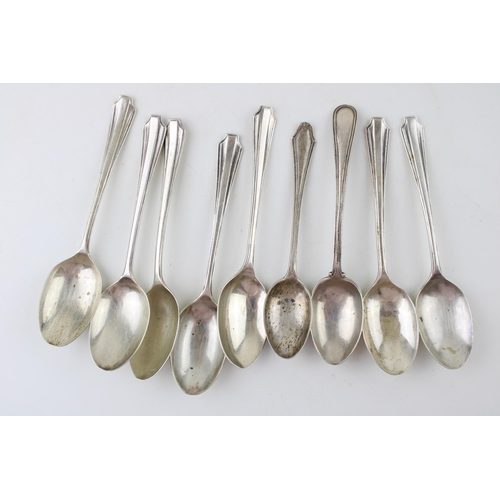 513 - A collection of silver spoons hallmarked London. Weight 97g.