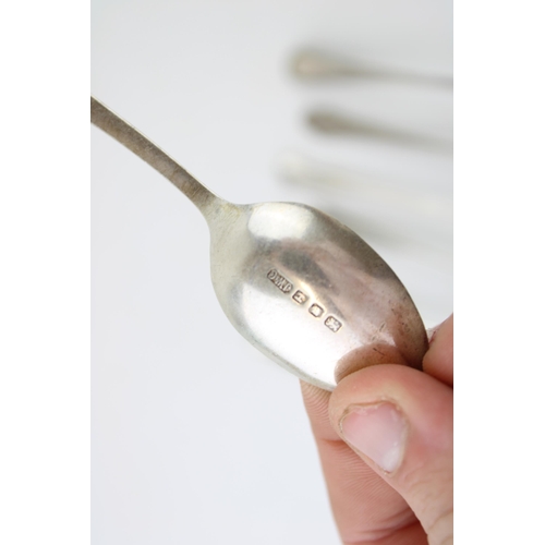 513 - A collection of silver spoons hallmarked London. Weight 97g.