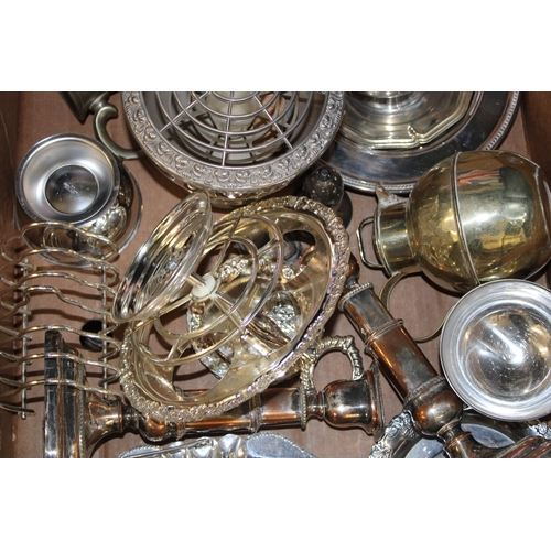 514 - A collection of silver-plated items to include trays, candlesticks, bowls and other similar items. (... 