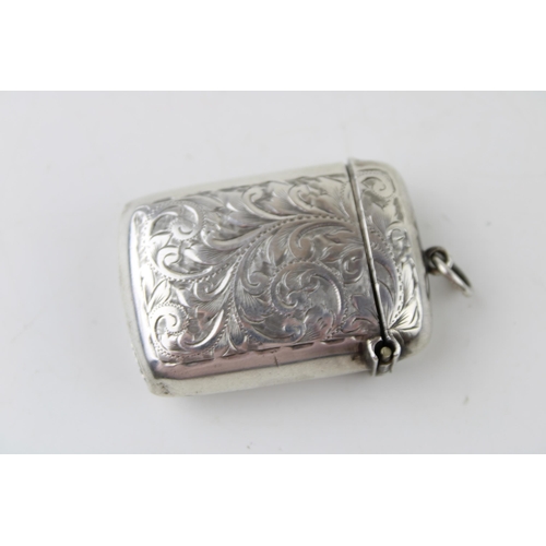 516 - A Victorian silver vesta hallmarked Birmingham 1900. 4.5cm. 23g.