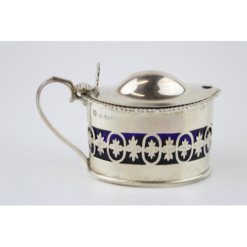 527 - Silver mustard pot, pierced decoration, 104.8g, Birm 1916, Nathan & Hayes, blue glass liner, 10.5cm ... 