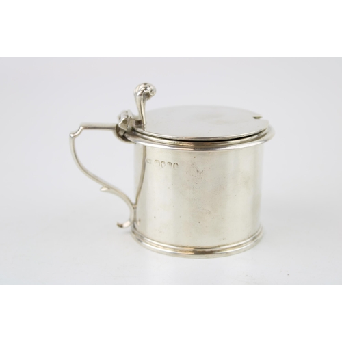 533 - Georgian silver mustard pot, blue glass liner, London 1831, Robert Hennell, 127.5g.