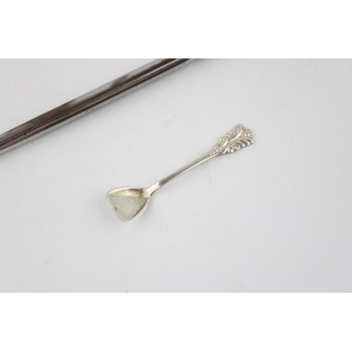 539 - A large silver handled button hook, Birmingham 1906, H Matthews, with a sterling silver condiment sp... 