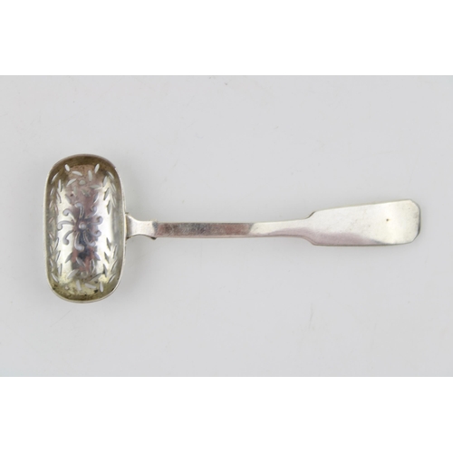 559 - Silver spice sifter spoon, 11.1g, London 1829.