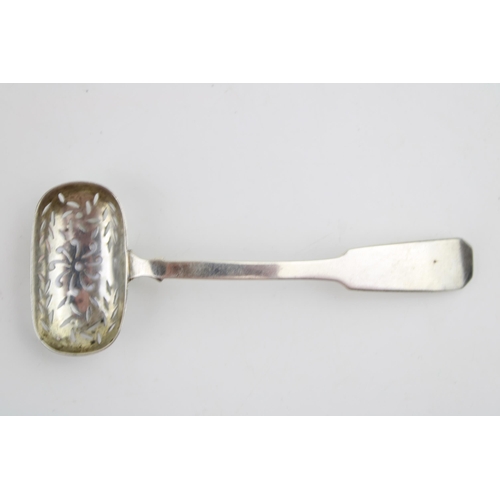 559 - Silver spice sifter spoon, 11.1g, London 1829.