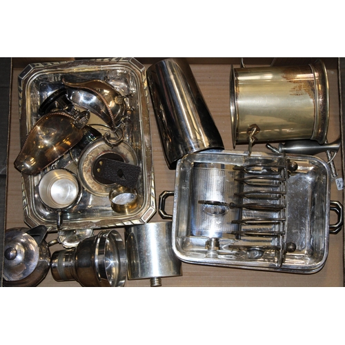 563 - A collection of silver-plated items to include trays, toast rack and other similar items. (Qty)