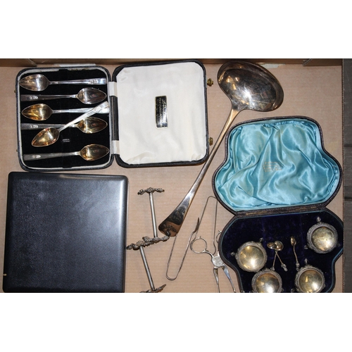 566 - A mixed collection of silver plated items to include cased silver spoons and salts together with a l... 