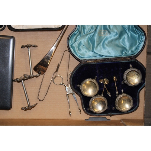 566 - A mixed collection of silver plated items to include cased silver spoons and salts together with a l... 