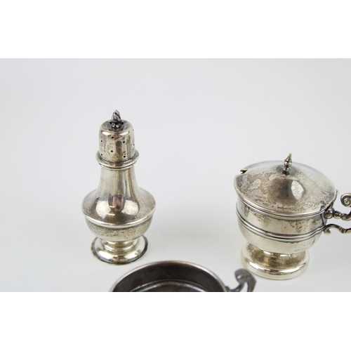 586 - A collection of antique silver items to include salts and peppers. Hallmarked Chester and Birmingham... 