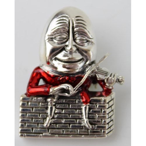 592 - Contemporary sterling silver brooch of Humpty Dumpty, 40mm tall.