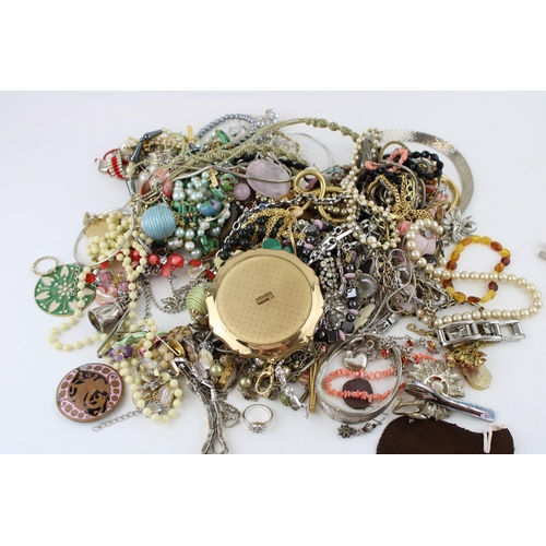 625 - Jewellery to include costume such as necklaces, pendants, a compact, rings, brooches and others (Qty... 