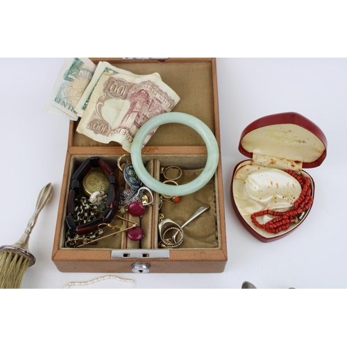 626 - Mixed items to include a silver handled brush, metal cased pocket watches and others (Qty).