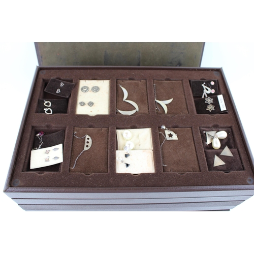 641 - A large collection of new old stock sterling silver jewellery, mostly earrings, in display trays, (7... 