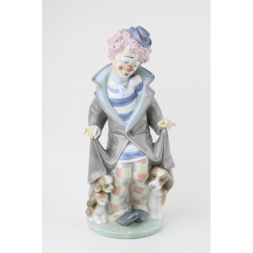 88 - Lladro clown figure 'Surprise' 5901, 25cm tall.