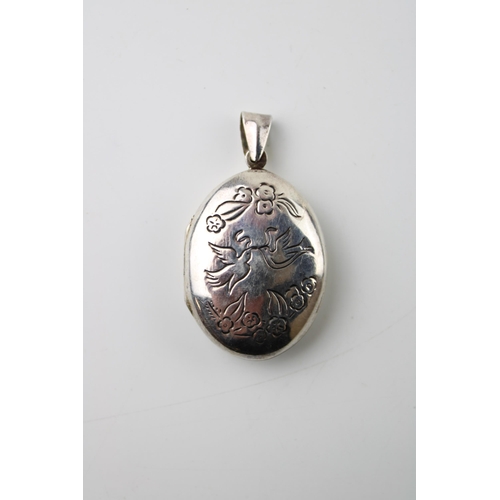 606 - Silver oval locket with love birds to front and romantic verse ' How Do I Love Thee...', 10.0g.