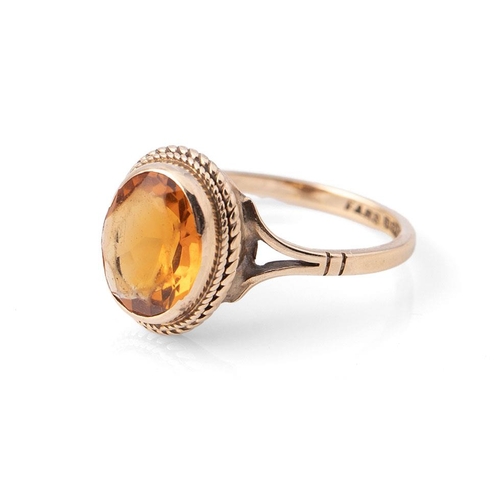 329 - A 9ct gold and citrine dress ring, size M/N, 2.5g.