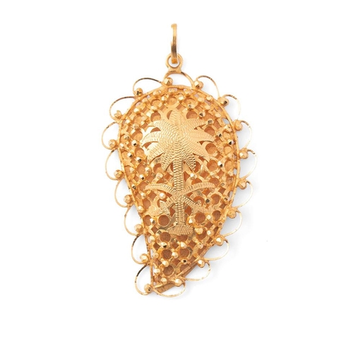 374 - Yellow metal (XRF tests as 18ct or better) ornate pendant, reticulated design of a palm tree, 15.5g,... 