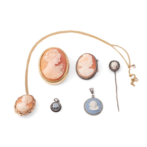 408 - A cameo brooch pendant with 9ct gold frame mount and chain, total weight 8.0g, 51cm long, together w... 