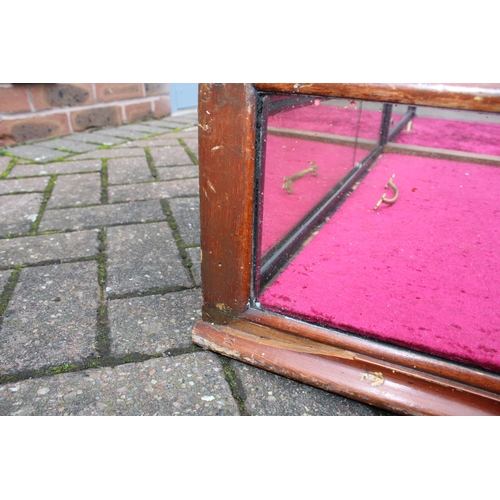 119 - Antique large counter top wooden display cabinet, glazed, fabric lined boards, mirrored doors to rea... 