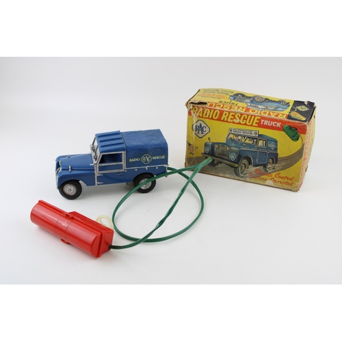 152 - RAC Radio Rescue Truck remote control Land Rover by Marx Toys in original box