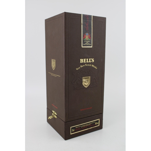 178 - A good bottle of Bell's Very Rare Scotch Whisky Royal Reserve 21 years old in original presentation ... 