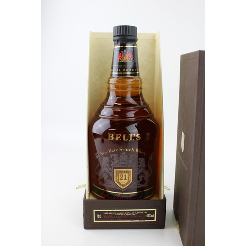 178 - A good bottle of Bell's Very Rare Scotch Whisky Royal Reserve 21 years old in original presentation ... 