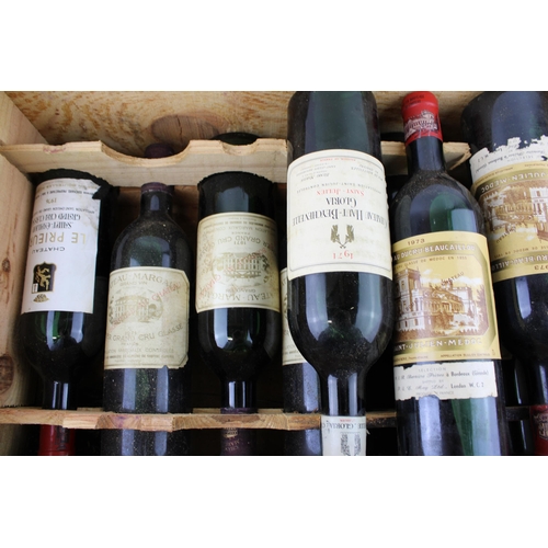 190 - A collection of vintage French wines in a wooden case to include five bottles of Chateau Margaux 197... 