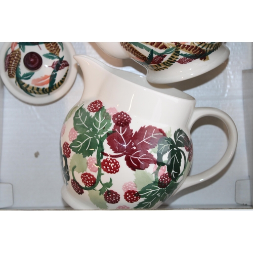 234 - Emma Bridgewater pottery to include a Feathers 4 person teapot, a Blackberry 3 pint jug, a Robin 3 p... 