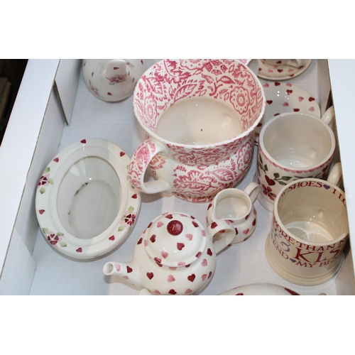 235 - Emma Bridgewater pottery to include a rare Dollies miniature teaset in Pink Hearts pattern, a Pigeon... 