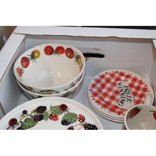 236 - Emma Bridgewater Vegetable Garden items comprimising 2 medium old bowls, a large old bowl, small cak... 