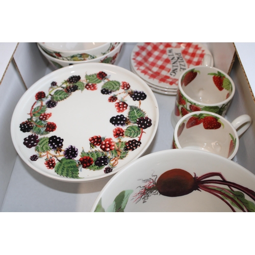 236 - Emma Bridgewater Vegetable Garden items comprimising 2 medium old bowls, a large old bowl, small cak... 