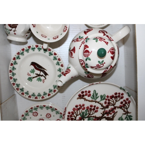 238 - Emma Bridgewater to include 6 Joy Stars cups and saucers, 1 rare sample 3 person teapot, a small Rob... 