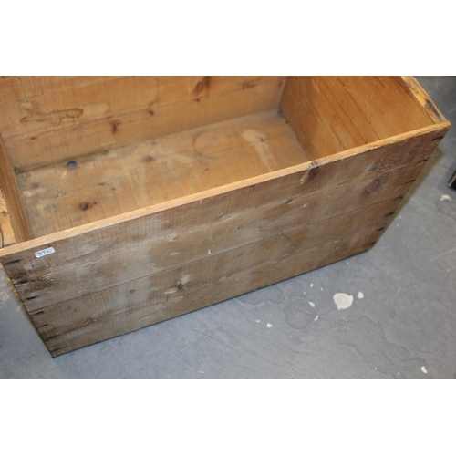 53 - An early c20th Austin, Young & Co Fine Biscuit Boston wooden advertising packing crate