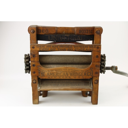 55 - An early c20th Universal portable clothes wringer or mangle The American Wringer CocNew York, 65cm w... 