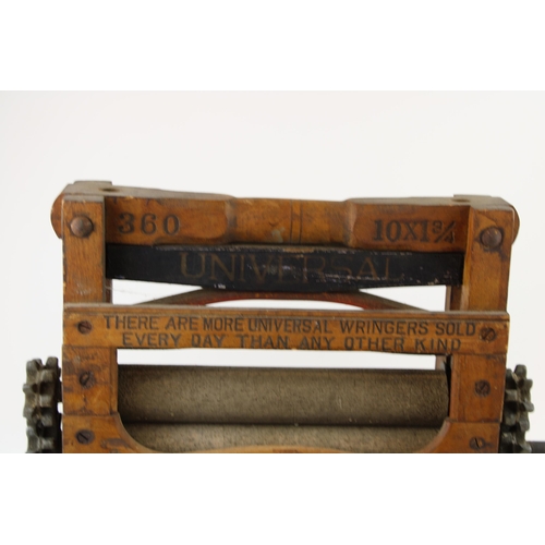 55 - An early c20th Universal portable clothes wringer or mangle The American Wringer CocNew York, 65cm w... 