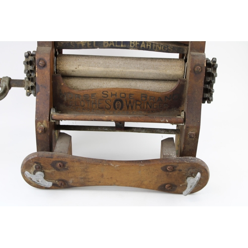 55 - An early c20th Universal portable clothes wringer or mangle The American Wringer CocNew York, 65cm w... 