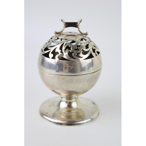 285 - Silver novelty string dispenser and cutter, pierced decoration, Birmingham 1906, 90.0g, 10cm tall.