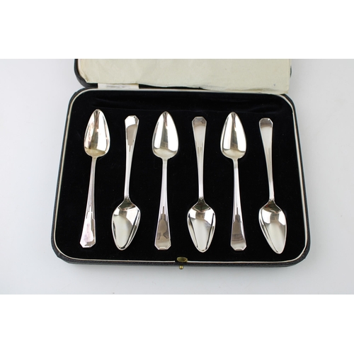 291 - A set of twelve Edwardian, silver apostle teaspoons and sugar nips, Barker Brothers (Herbert Edward ... 