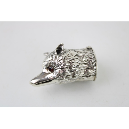 300 - A silver fox head snuff box, with red glass eyes, marked 925 to the inside lid, 1.34toz.