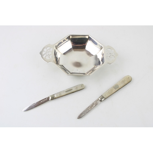 302 - A silver quaiche of octagonal form with flattened strapwork handles, 3.28toz, Viners, Sheffield 1934... 