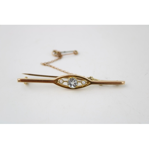 320 - A Victorian aquamarine and seed pearl 15ct gold stock pin or bar brooch, 2.7g total weight.